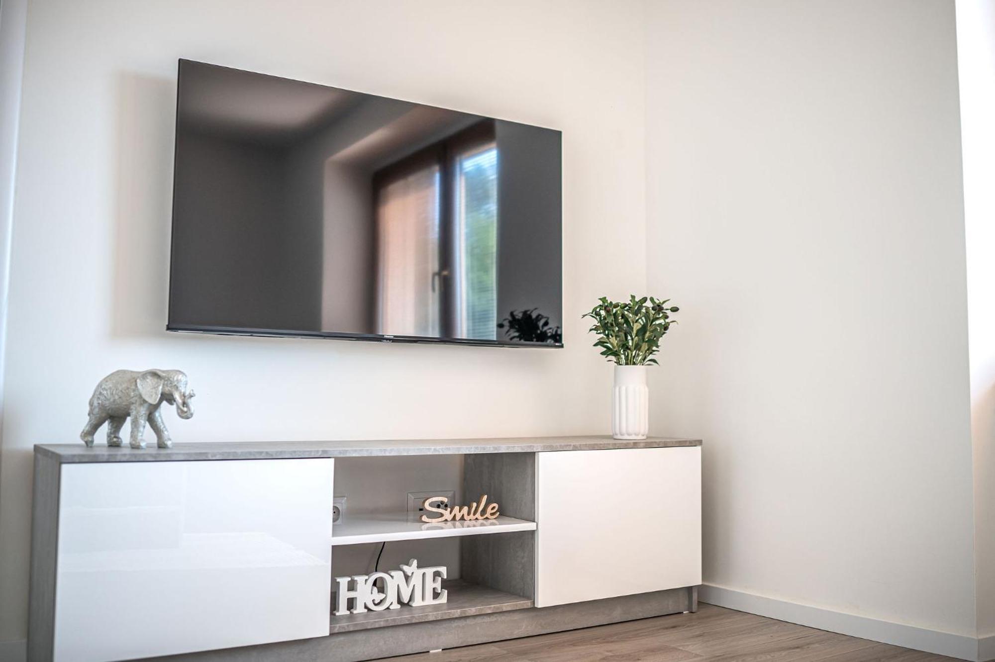 Nitra Castle Suite - Modern Elegance & Serenity Exterior photo